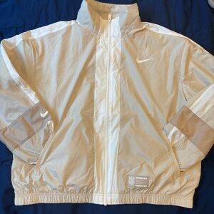 Women’s nike windbreaker